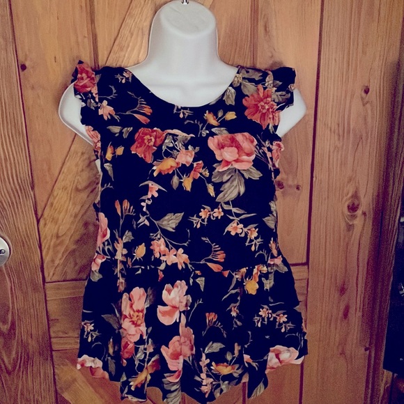 AEO Dark Floral Top 🦅🖤🌹 - Picture 3 of 12